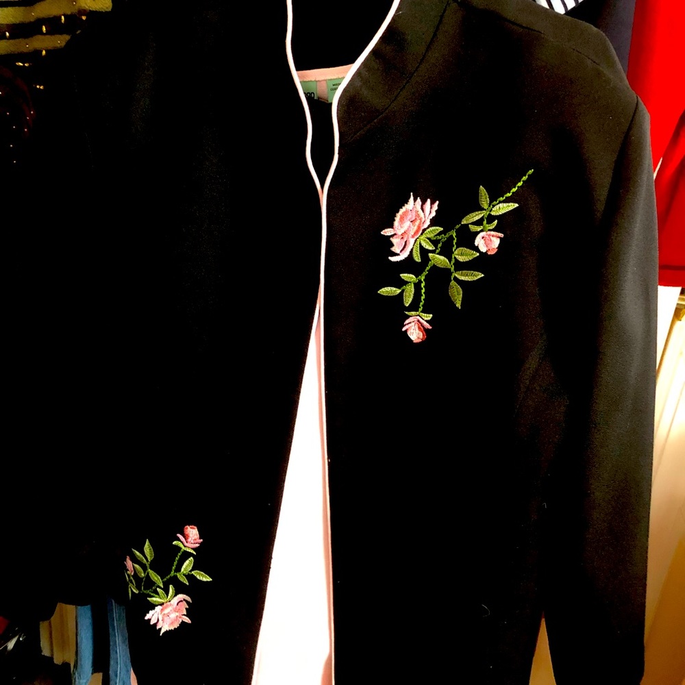 3 piece women’s pant suit, black with pink accents, like new